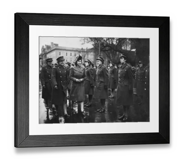 Framed Print : Princess Elizabeths first trip to Brighton. In a special coachon the 11 AM train