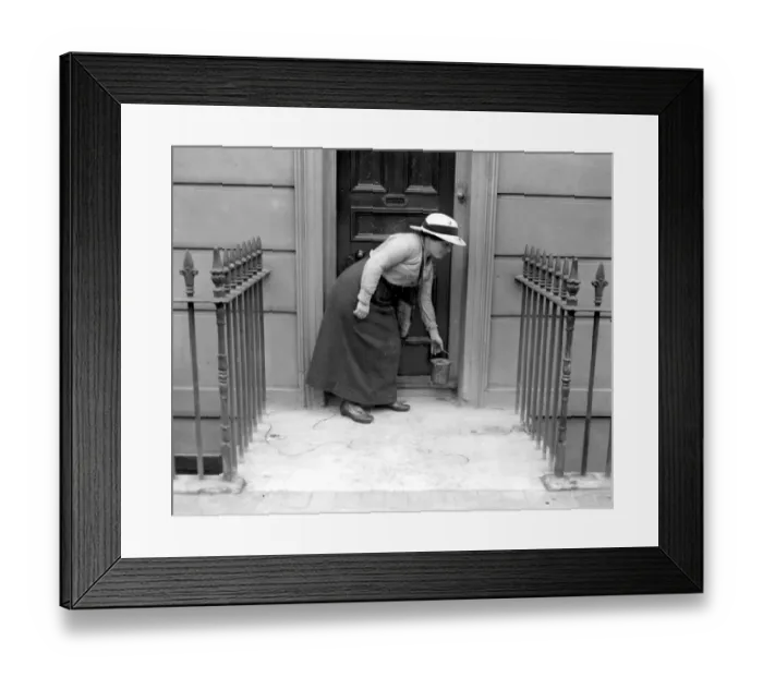 Framed Print : Women war workers at Brighton, East Sussex. 1914-1918