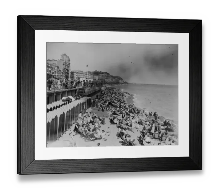 Framed Print : Bank holidays at Hastings. Holidaymakers in vast numbers were enjoying the sunshine Framed Print : Bank holidays at Hastings. Holidaymakers in vast numbers were enjoying the sunshine