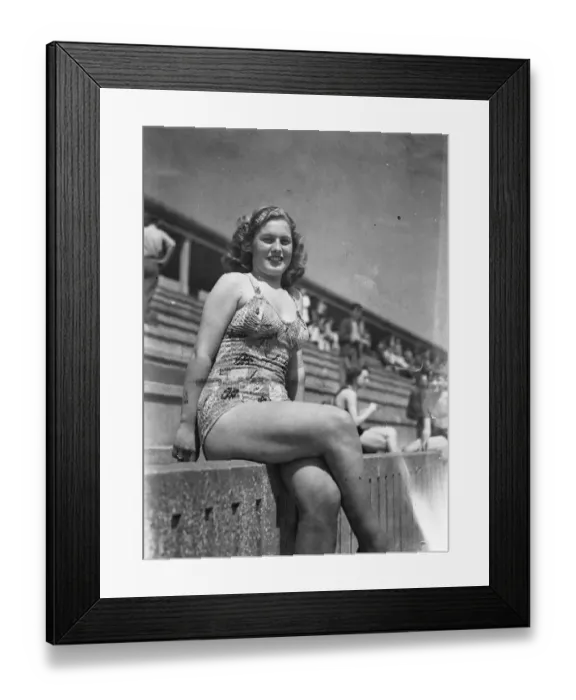 Framed Print : The famous Hastings and St Leonard Bathing Pool reputed to be the finest in Europe
