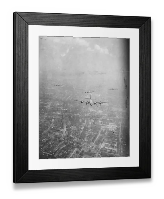 Framed Print : Londoners had their first view of the squadron of US Army Air Force Super Fortresses