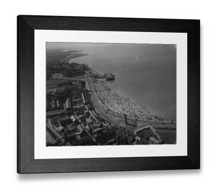 Framed Print : Margaret beach photographed from the air, Easter Saturday, as thousands of holidaymakers Framed Print : Margaret beach photographed from the air, Easter Saturday, as thousands of holidaymakers