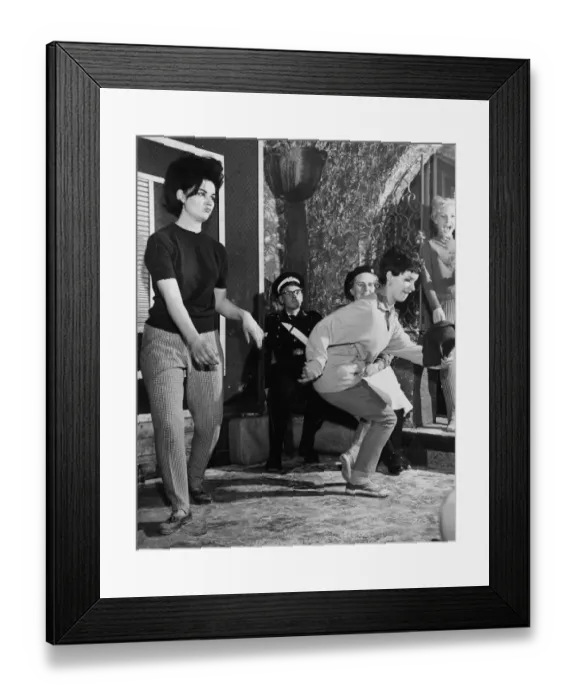 Framed Print : Twist-Errific. On Sunday afternoon 14 twist enthusiasts congrgated in a Brighton