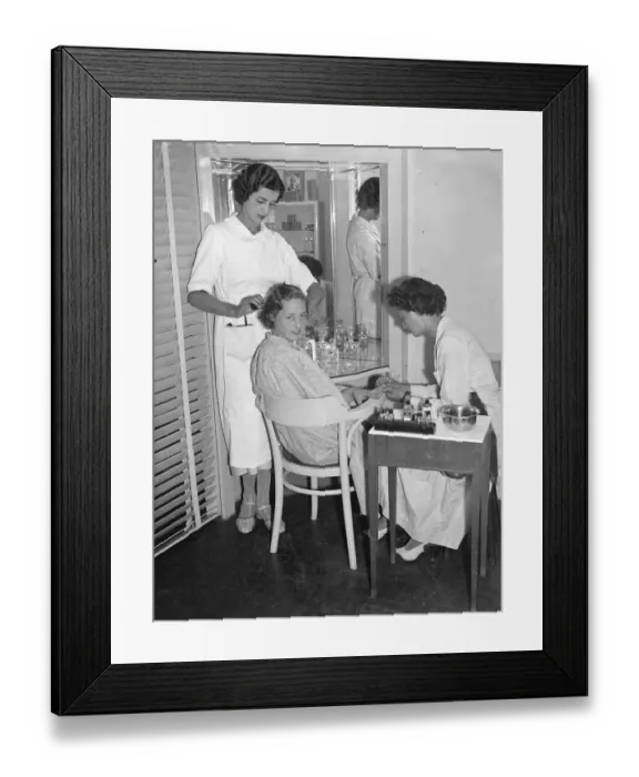 Framed Print : Miss Mabel Allingham, a Horsham domestic servant, who was being crowned Queen of Framed Print : Miss Mabel Allingham, a Horsham domestic servant, who was being crowned Queen of