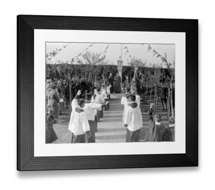 Framed Print : Bishop of London visits heritage craft schools at Chailey, receives gifts. the Bishop of London Framed Print : Bishop of London visits heritage craft schools at Chailey, receives gifts. the Bishop of London