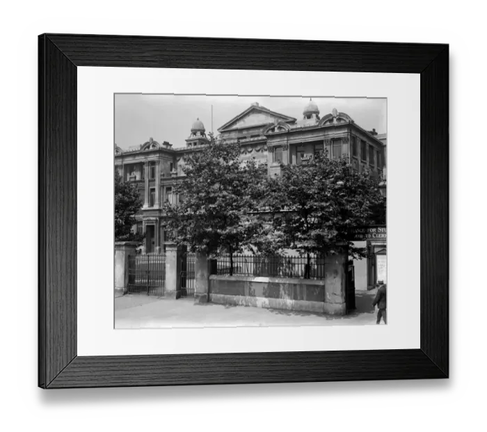 Framed Print : London. The Peoples Palace, now the Queens Building, QMLU (Queen Mary University of London Framed Print : London. The Peoples Palace, now the Queens Building, QMLU (Queen Mary University of London