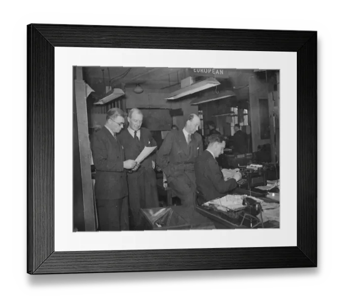 Framed Print : Two Scandinavian new chiefs, on a visit to London, were shown round the Reuter building