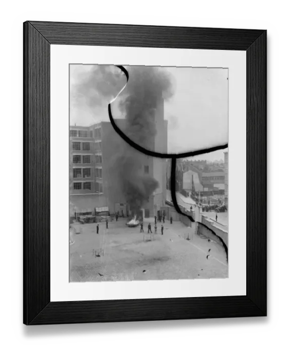 Framed Print : A London Fire Brigade display in Lambeth, London. Fire crew respond to a fire Framed Print : A London Fire Brigade display in Lambeth, London. Fire crew respond to a fire