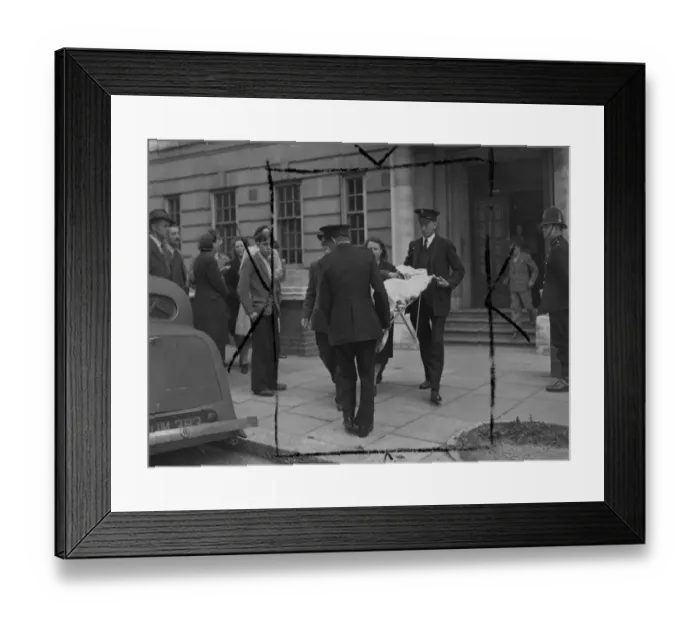 Framed Print : A baby girl squatter from Duchess of Bedford house, (the block of luxury flats in Framed Print : A baby girl squatter from Duchess of Bedford house, (the block of luxury flats in