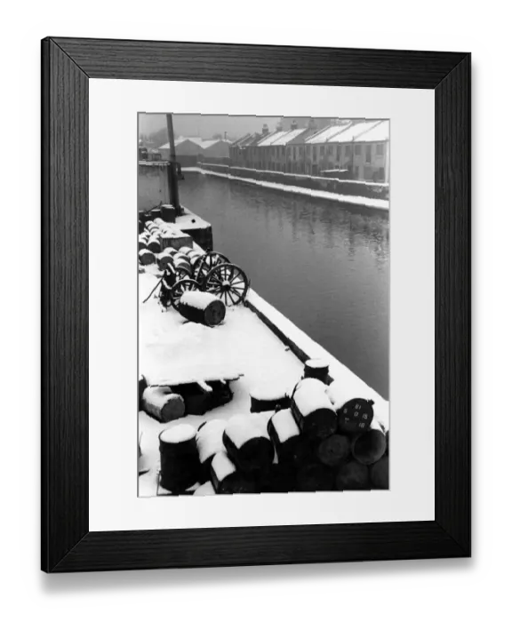 Framed Print : Winter in London (?) terraced housing in the snow, on the canal. No further details Framed Print : Winter in London (?) terraced housing in the snow, on the canal. No further details