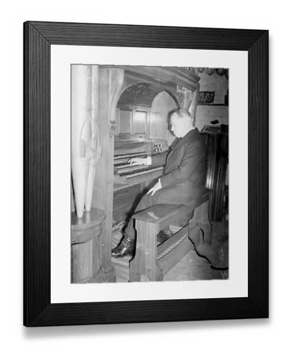 Framed Print : London man gives £1600 organ to Cambridgeshire church. Owing to the generosity of a London man