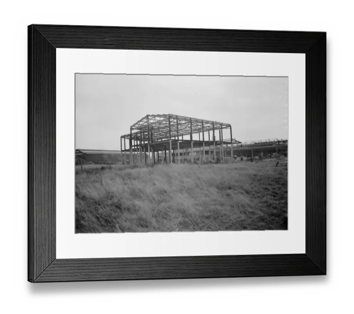 Framed Print : The building of the Ascott Gas, Water, Gesyers Works Ltd, Neasden. 1937