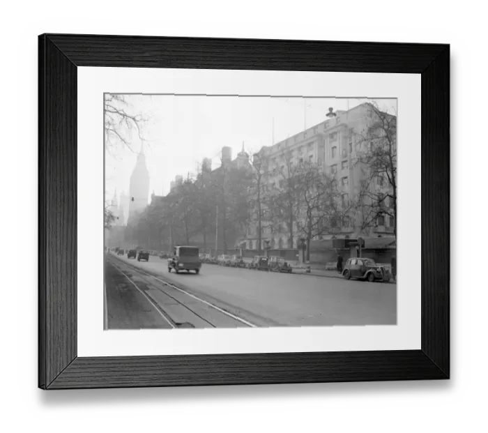 Framed Print : Victoria Embankment, the Ministry of Defence building with the Norman Shaw Buildings Framed Print : Victoria Embankment, the Ministry of Defence building with the Norman Shaw Buildings