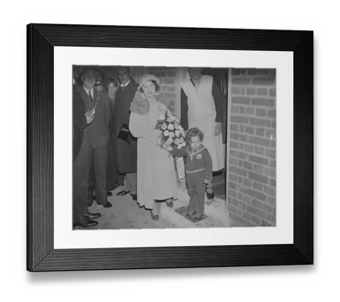 Framed Print : Duchess of York opens new flats at Isle Dogs. The Duchess of York, who was unable Framed Print : Duchess of York opens new flats at Isle Dogs. The Duchess of York, who was unable