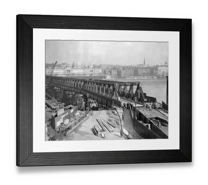 Framed Print : Waterloo Bridge is closed to vehicular traffic for 30 hours, so that the 140 FT long