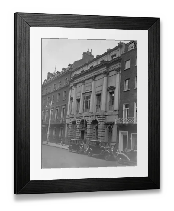 Framed Print : The Queens former London home in Bruton Street, is included in 20 famous Mayfair