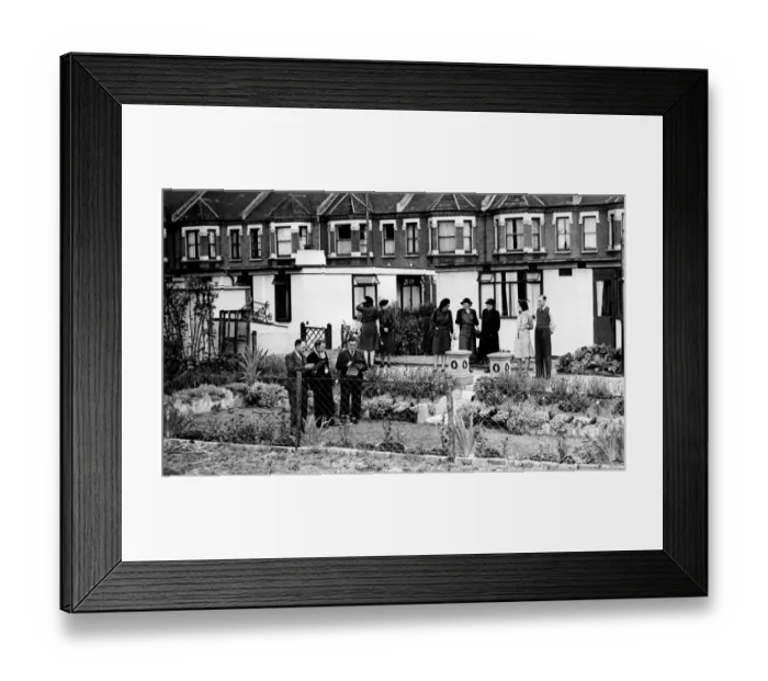 Framed Print : Prefab housing and gardens in Wandsworth, East London. 19th September 1947 Framed Print : Prefab housing and gardens in Wandsworth, East London. 19th September 1947
