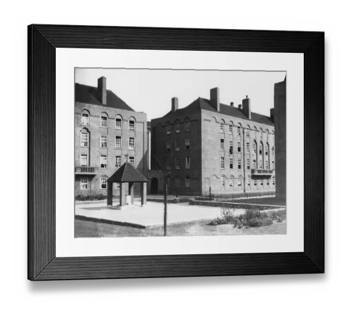 Framed Print : New housing in Wapping - East London photographed in 1933