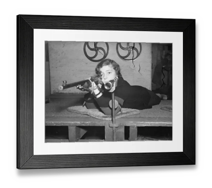 Framed Print : London office girls become expert with the rifle. Girls employed in the offices