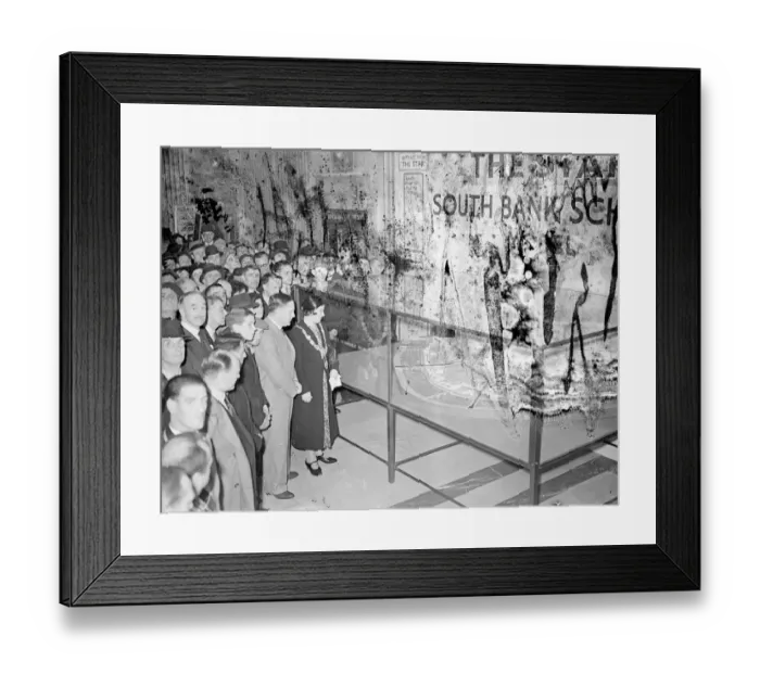 Framed Print : Mrs Phyllis Tidy, Mayor of Soutwark, with Mr Cyril Kew, at todays opening of a model Framed Print : Mrs Phyllis Tidy, Mayor of Soutwark, with Mr Cyril Kew, at todays opening of a model