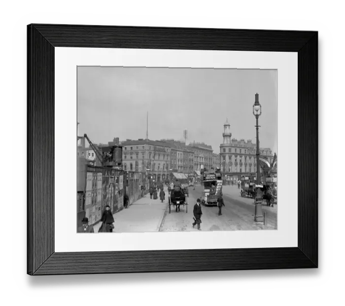 Framed Print : London street scene. The Oysterhouse Lighthouse, Grays Inn Road, Kings Cross Framed Print : London street scene. The Oysterhouse Lighthouse, Grays Inn Road, Kings Cross