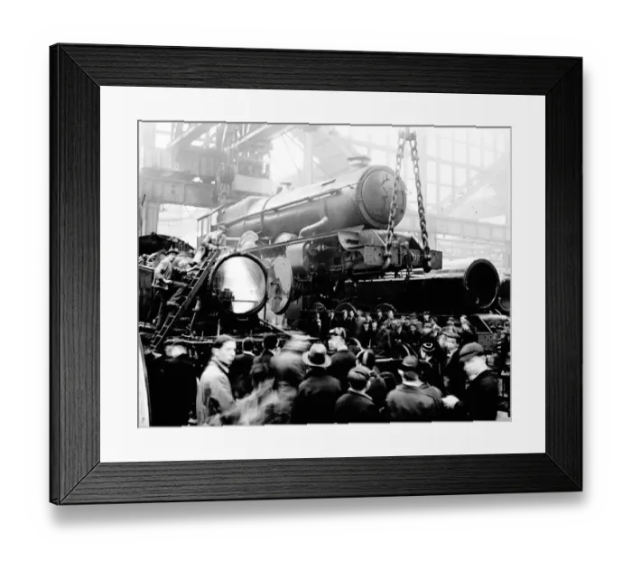 Framed Print : London schoolboys among the Kings special tour of Swindon locomotive works Framed Print : London schoolboys among the Kings special tour of Swindon locomotive works