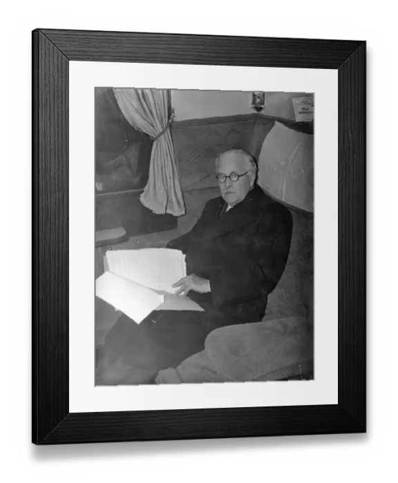 Framed Print : Faced by a full programme of engagements, Sir Kingsley Wood, the Minister of health Framed Print : Faced by a full programme of engagements, Sir Kingsley Wood, the Minister of health