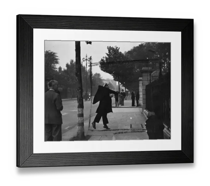 Framed Print : The 50 squatter families who took over the block of luxury flats at the Lodge, Regents Park Framed Print : The 50 squatter families who took over the block of luxury flats at the Lodge, Regents Park