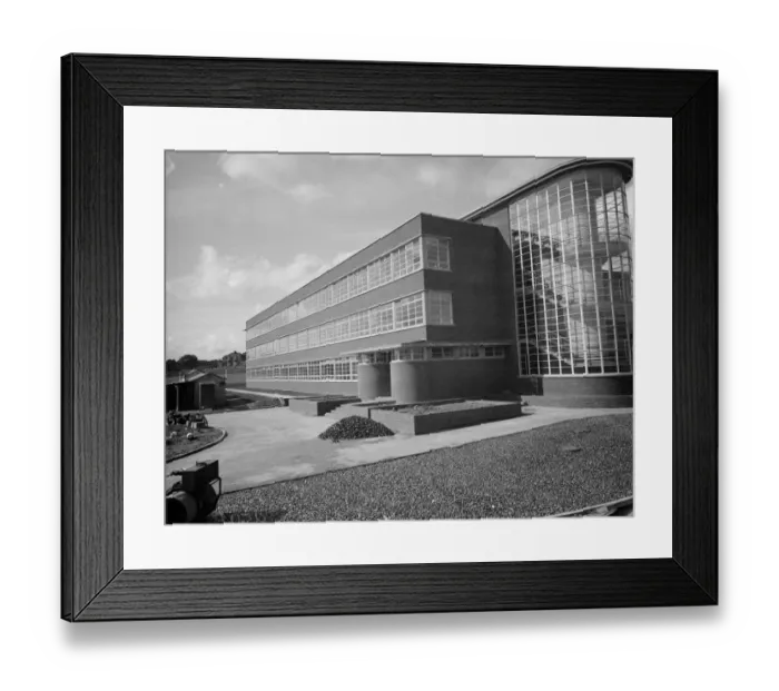 Framed Print : The County School for Boys in Sidcup, London. An external view of the new building Framed Print : The County School for Boys in Sidcup, London. An external view of the new building