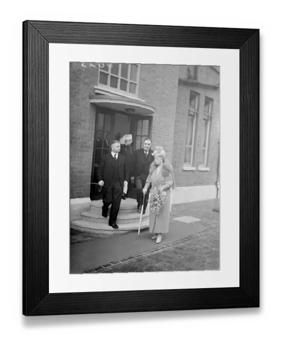 Framed Print : Queen Mary opened the new wing of the Manor House Hospital, Golders Green, London Framed Print : Queen Mary opened the new wing of the Manor House Hospital, Golders Green, London
