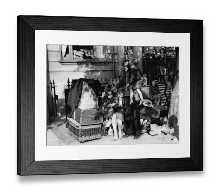 Framed Print : Family evicted from rest centre. Police this evening were called to No 5 Argyle Road