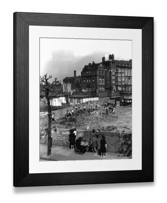 Framed Print : London. Bermondsey brightens up her bomb sites. 1950 Alma Alexis School, where pupils Framed Print : London. Bermondsey brightens up her bomb sites. 1950 Alma Alexis School, where pupils
