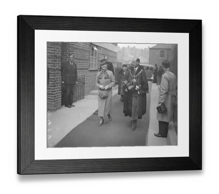 Framed Print : Princess Alice, opens new Kensington flat. Kings message. Princess Alice, Countess of Athlone Framed Print : Princess Alice, opens new Kensington flat. Kings message. Princess Alice, Countess of Athlone
