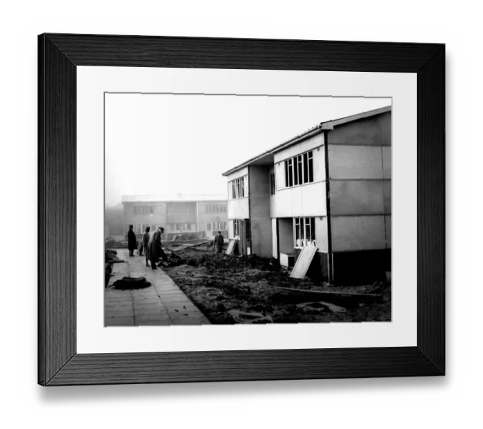 Framed Print : Post War Britain - The first newly built prefab houses take shape in South East London Framed Print : Post War Britain - The first newly built prefab houses take shape in South East London