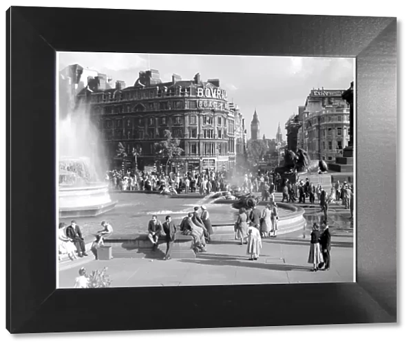 Trafalgar Square, London, UK, England. 1930 - 1940s