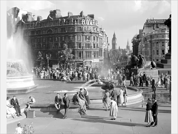 Trafalgar Square, London, UK, England. 1930 - 1940s