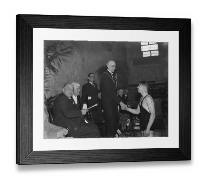 Framed Print : An interior view opf the new swimming baths on Eltham Hill. The Mayor of Woolwich Framed Print : An interior view opf the new swimming baths on Eltham Hill. The Mayor of Woolwich