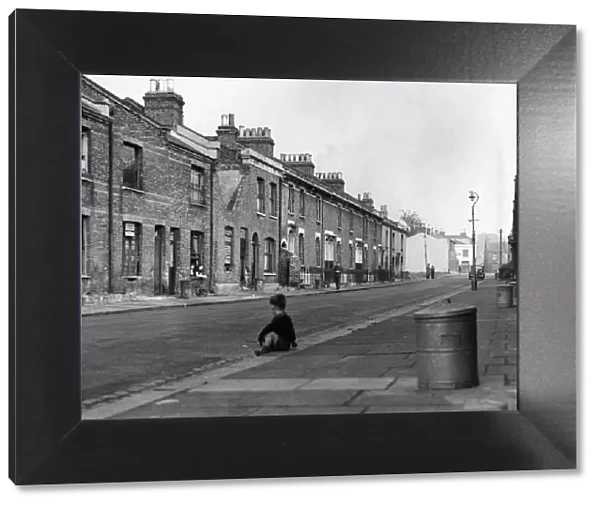 Old housing in Woolwich, London - 17 October 1951 A TopFoto
