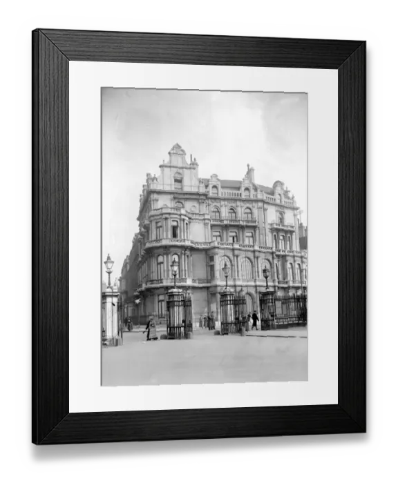 Framed Print : Sir Philips Sassoons House in Park Lane. 13 March 1918 Framed Print : Sir Philips Sassoons House in Park Lane. 13 March 1918