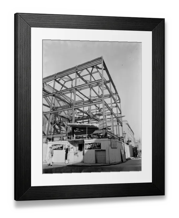 Framed Print : A view of the scaffolding frame for the new flats on the Earl Courts Road, West London Framed Print : A view of the scaffolding frame for the new flats on the Earl Courts Road, West London