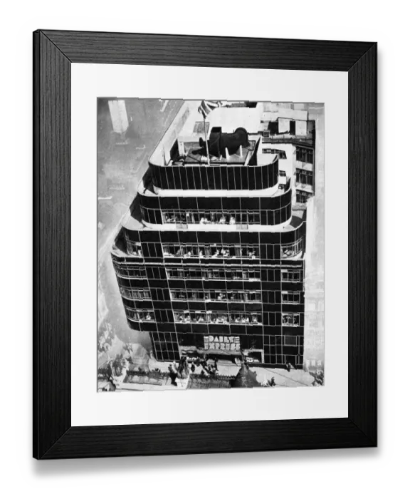 Framed Print : The Daily Express building in Fleet Street, London, England. Built in 1932 by Sir Framed Print : The Daily Express building in Fleet Street, London, England. Built in 1932 by Sir