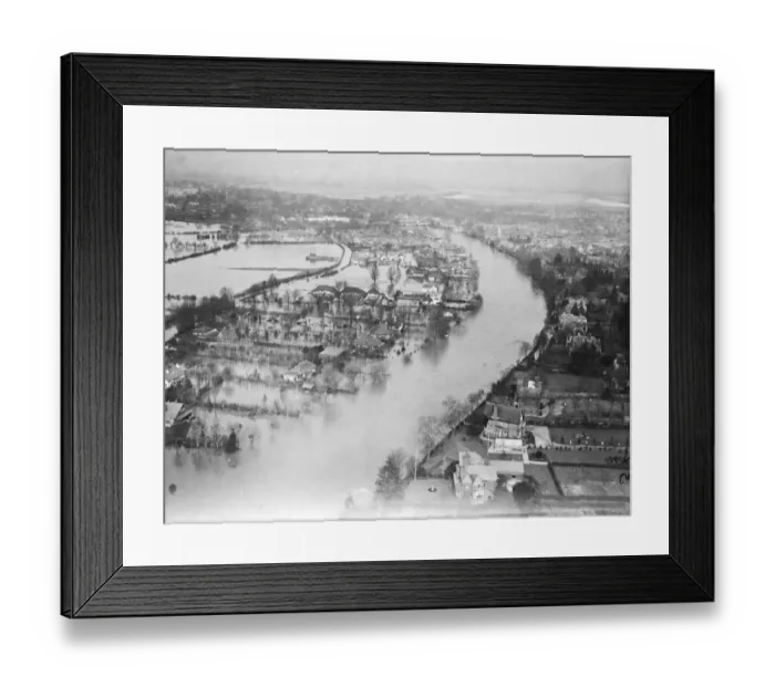 Framed Print : The River Thames, swollen by recent boring and heavy rain, has flooded a wide area Framed Print : The River Thames, swollen by recent boring and heavy rain, has flooded a wide area
