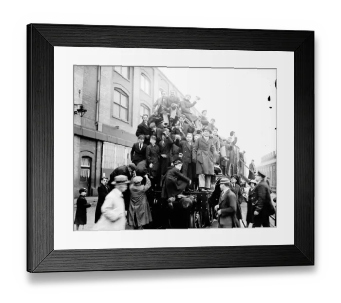 Framed Print : London schoolboys among the Kings special tour of Swindon locomotive works Framed Print : London schoolboys among the Kings special tour of Swindon locomotive works