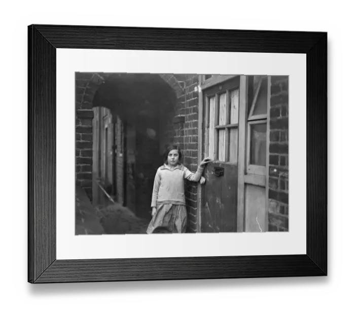 Framed Print : Wild scenes at a London eviction. A hand to hand fight between unemployed and police Framed Print : Wild scenes at a London eviction. A hand to hand fight between unemployed and police