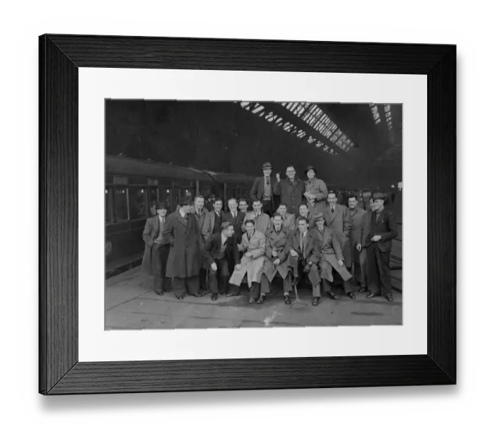 Framed Print : The first contingent of British settlers to leave for Australia under the migration Framed Print : The first contingent of British settlers to leave for Australia under the migration