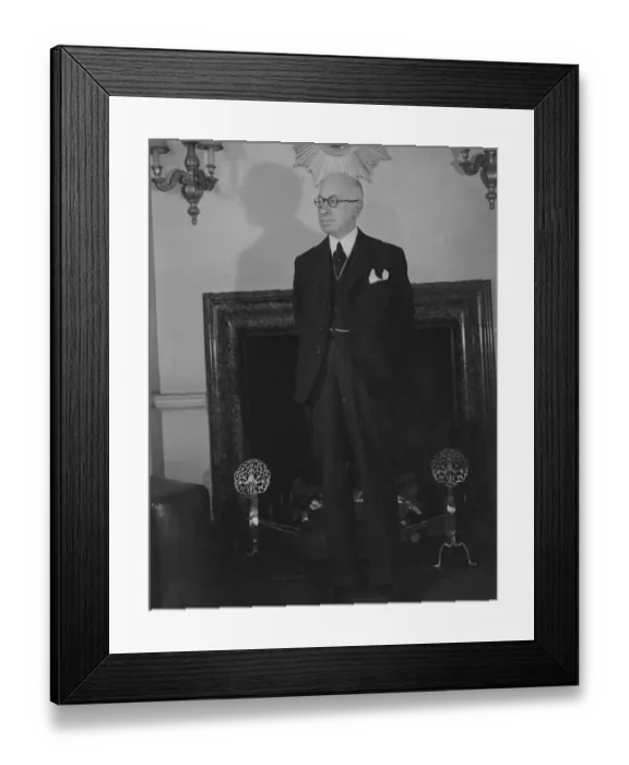 Framed Print : Sir Edward Wilshaw KCMC chairman. Photo shows: portrait of Sir Edward in his office Framed Print : Sir Edward Wilshaw KCMC chairman. Photo shows: portrait of Sir Edward in his office