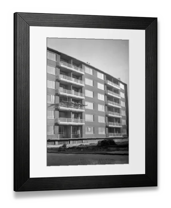 Framed Print : Post war development : New pre - fabricated council flats at Cromer Street, St Pancras Framed Print : Post war development : New pre - fabricated council flats at Cromer Street, St Pancras
