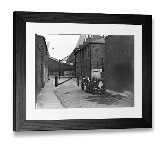 Framed Print : Slum area in, Bow, the East End of London. 1933 Framed Print : Slum area in, Bow, the East End of London. 1933