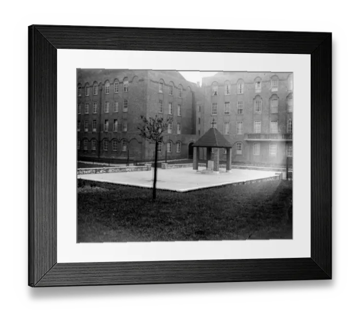 Framed Print : London Wapping flats. 1933 Framed Print : London Wapping flats. 1933