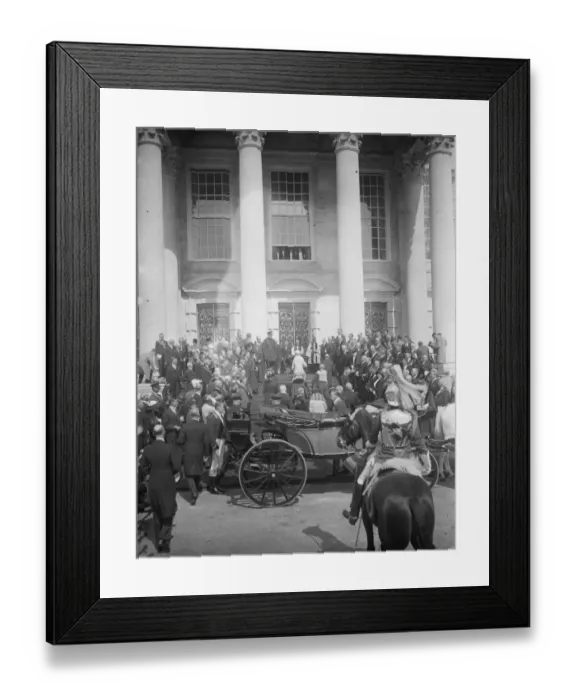 Framed Print : King and Queen open great new civic hall at Leeds. Photo shows; The arrival of King George Framed Print : King and Queen open great new civic hall at Leeds. Photo shows; The arrival of King George